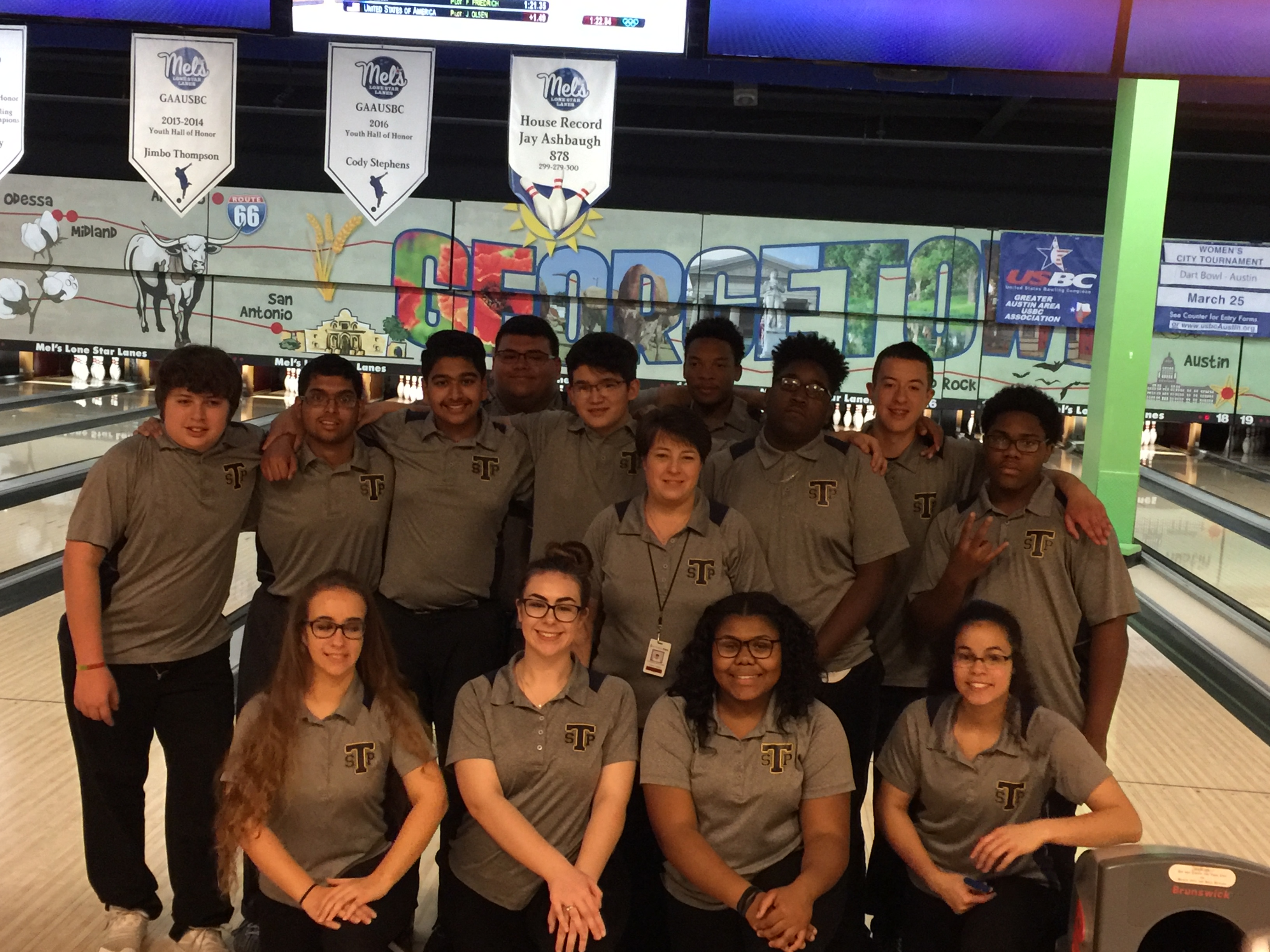 Varsity Bowling Boys and Girls headed to Regionals!